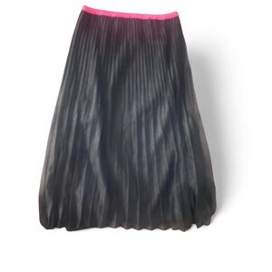 Vintage Helmut Lang black sheer pleated midi skirt.
Size Small